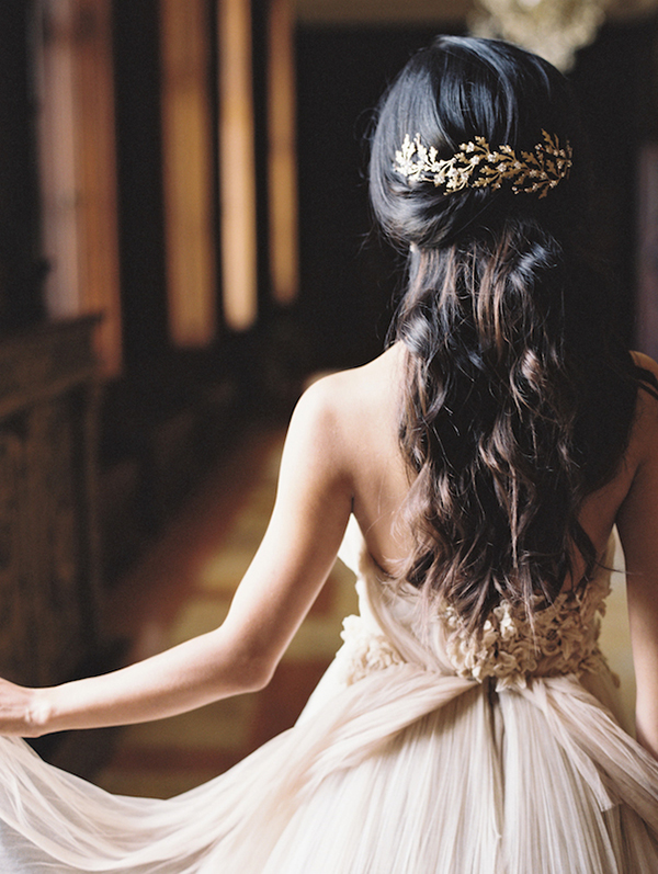 νυφικο-χτενισμα-με-μπουκλες