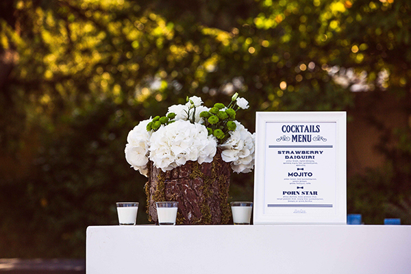 centerpiece-με-χρυσανθεμα-και-ορτανσιες-σε-κορμο-δεντρου (2)