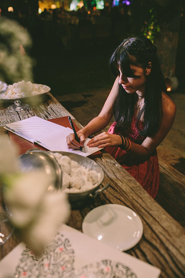 τραπεζι-ευχων-σε-γαμο