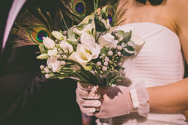 νυφικη-ανθοδεσμη-με-φτερα