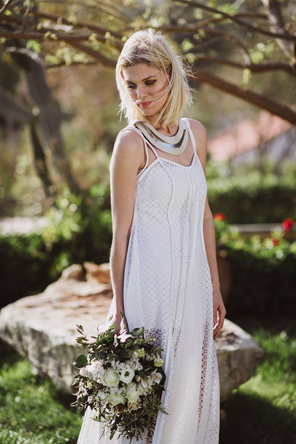 λευκο-φορεμα-καλοκαιρινο