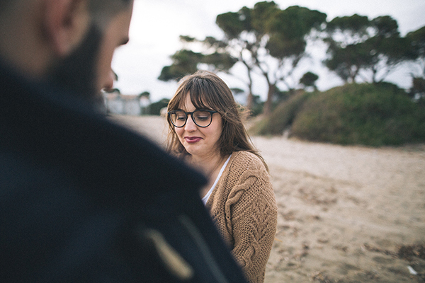 winter-engagement-photoshoot-at-the-beach (12)
