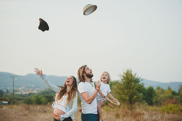 lovely-maternity-session-lake-10