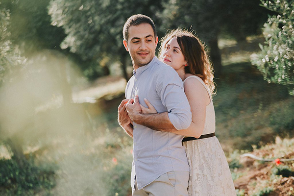 beautiful-engagement-session-lagonissi-11