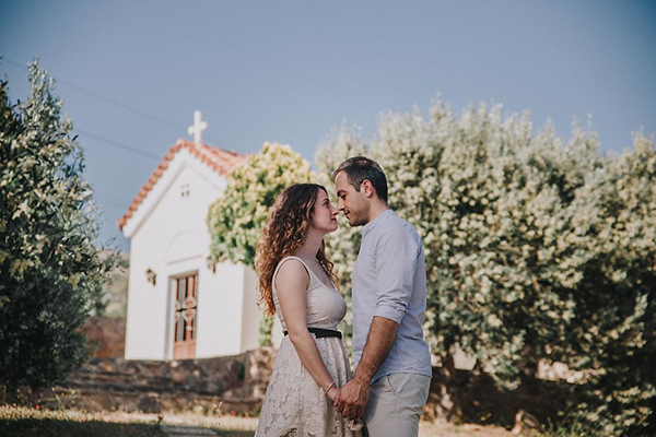 beautiful-engagement-session-lagonissi-9