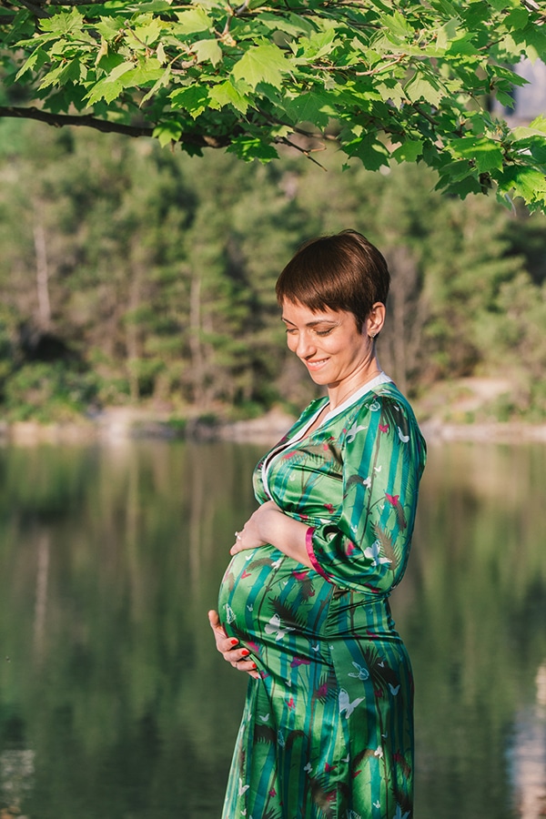 sweet-prenatal-lake-shoot_05
