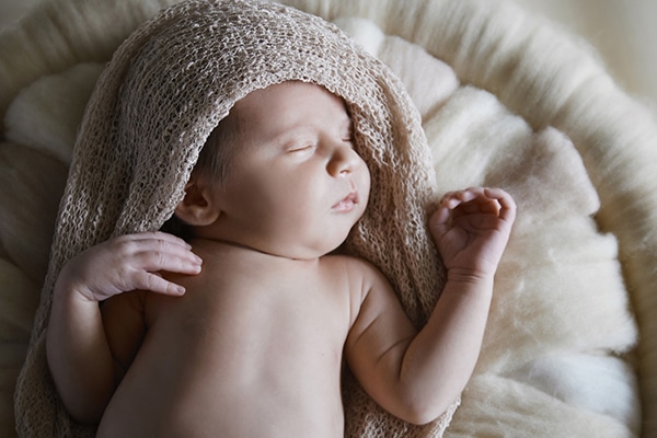 sweet-newborn-session-earthy-tones_01