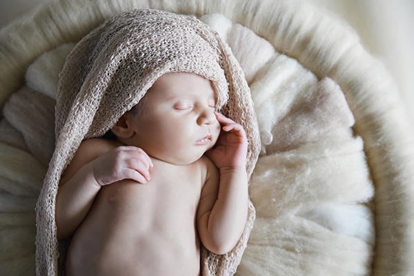 sweet-newborn-session-earthy-tones_03
