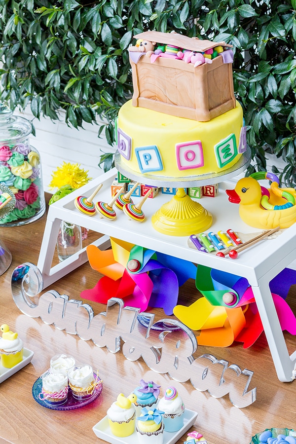 colorful-toys-themed-baptism-decoration_03