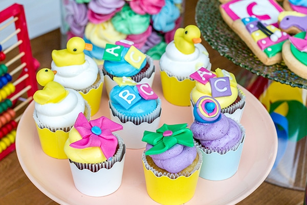 colorful-toys-themed-baptism-decoration_04