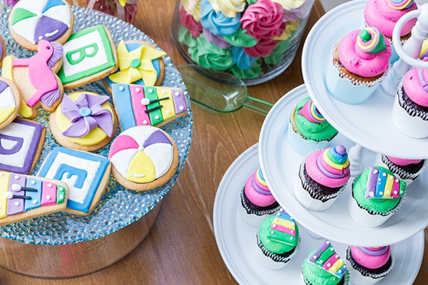 colorful-toys-themed-baptism-decoration_05