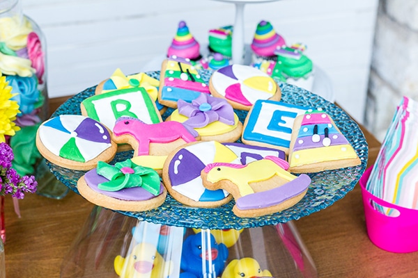 colorful-toys-themed-baptism-decoration_06