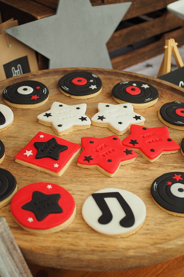 beautiful-ideas-boy-baptism-little-rock-star-theme_05