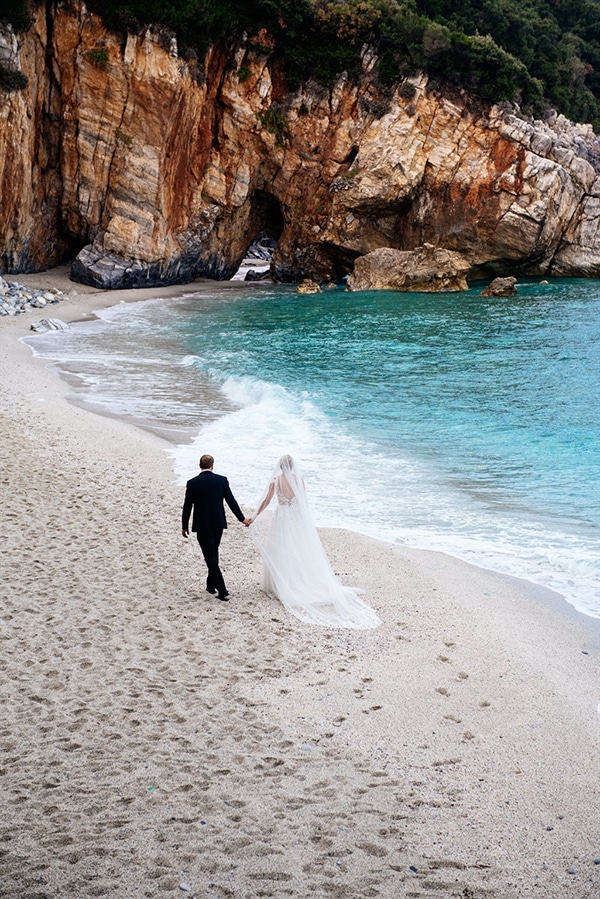 beautiful-fall-wedding-white-hues_23