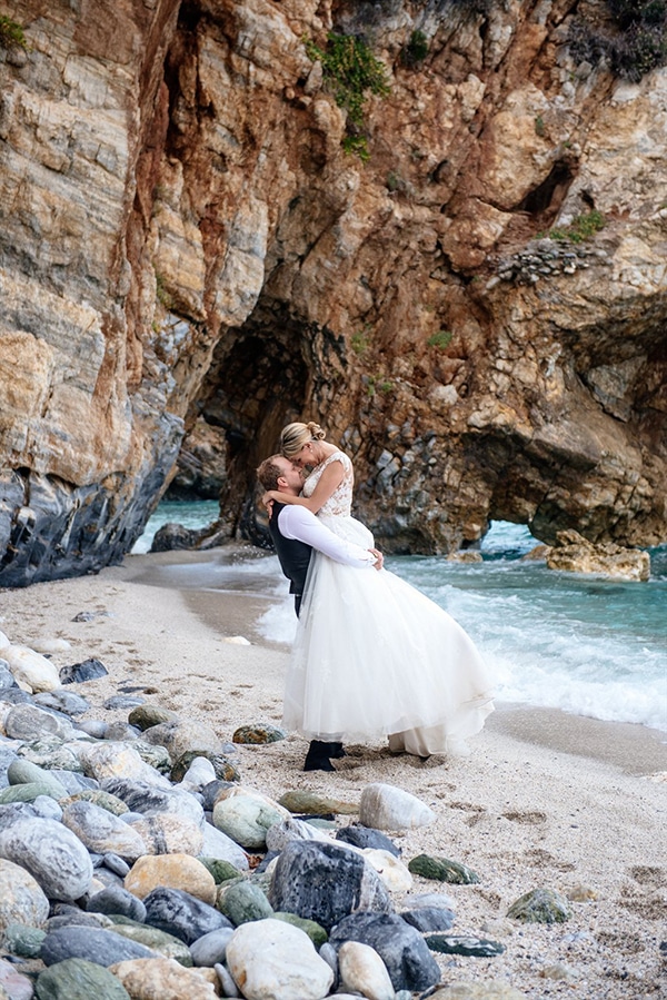 beautiful-fall-wedding-white-hues_24