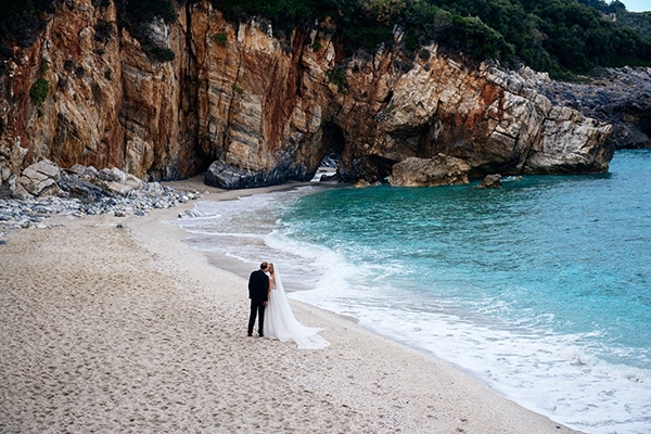 beautiful-fall-wedding-white-hues_26