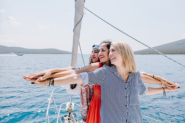 unique-bachelorette-party-sailing-boat_01