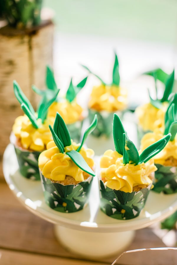 unique-decoration-ideas-tropical-baptism_06