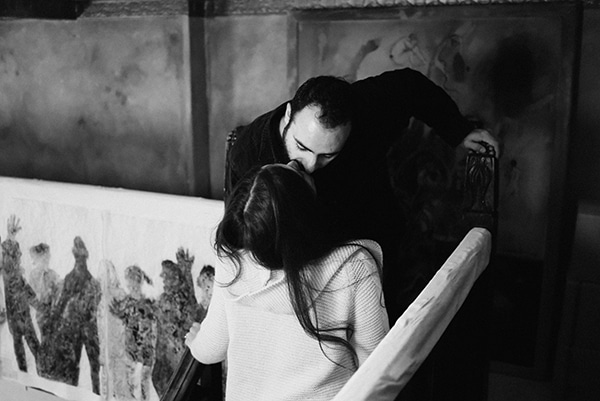 romantic-prewedding-shoot-bookstore_03