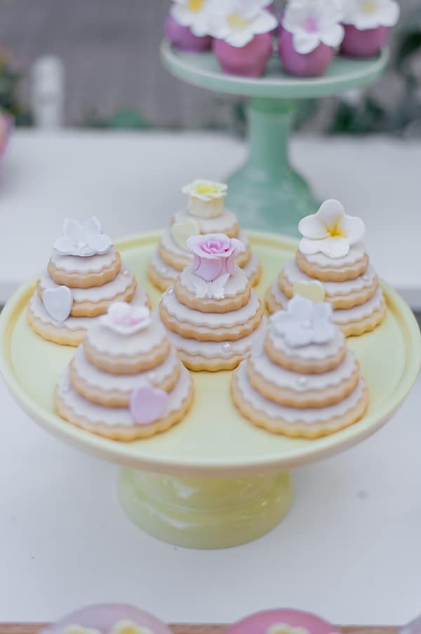 beautiful-girly-decoration-ideas-baptism_06