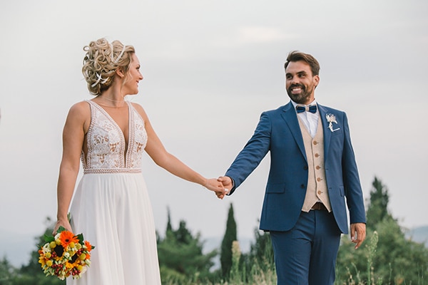 beautiful-summer-wedding-vivid-colours-rustic-details_00