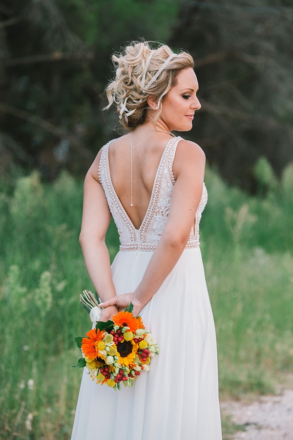 beautiful-summer-wedding-vivid-colours-rustic-details_01
