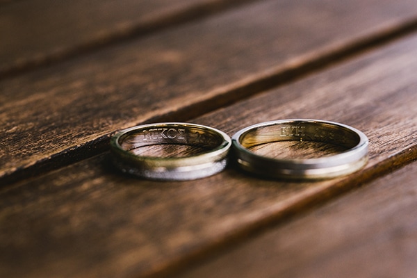 beautiful-summer-wedding-vivid-colours-rustic-details_03x