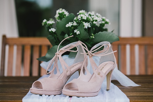 beautiful-summer-wedding-vivid-colours-rustic-details_04