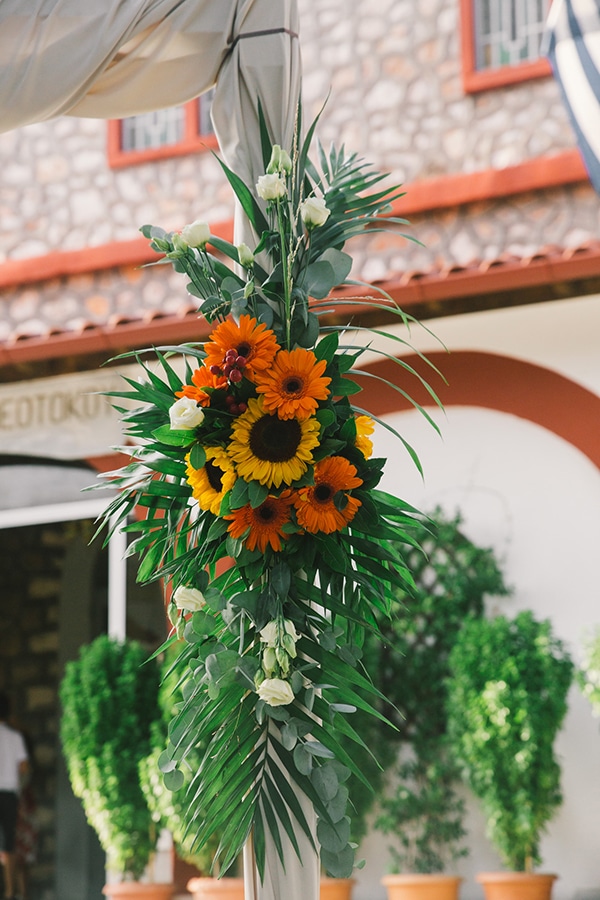 beautiful-summer-wedding-vivid-colours-rustic-details_16