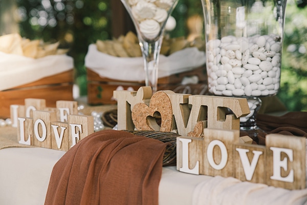 beautiful-summer-wedding-vivid-colours-rustic-details_17