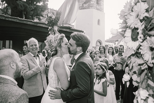 beautiful-summer-wedding-vivid-colours-rustic-details_24