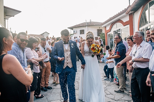 beautiful-summer-wedding-vivid-colours-rustic-details_31
