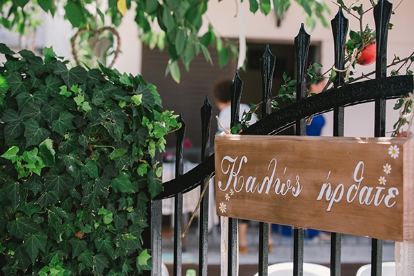 beautiful-summer-wedding-vivid-colours-rustic-details_32