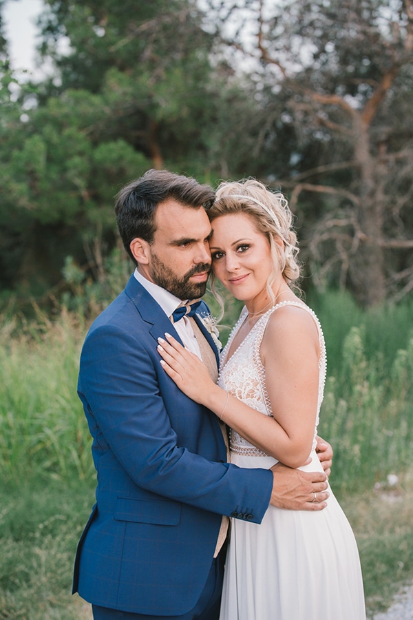 beautiful-summer-wedding-vivid-colours-rustic-details_41