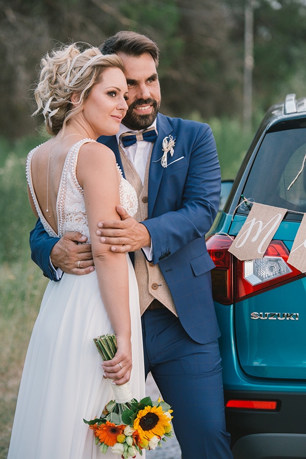 beautiful-summer-wedding-vivid-colours-rustic-details_42