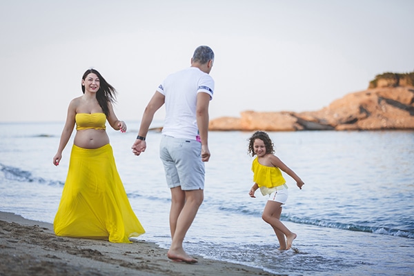 beautiful-prenatal-photoshoot-beach_08x