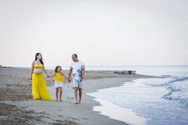 beautiful-prenatal-photoshoot-beach_11x