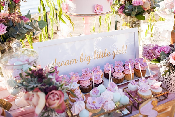 fairytale-baptism-decoration-ideas-girl-flowers_02