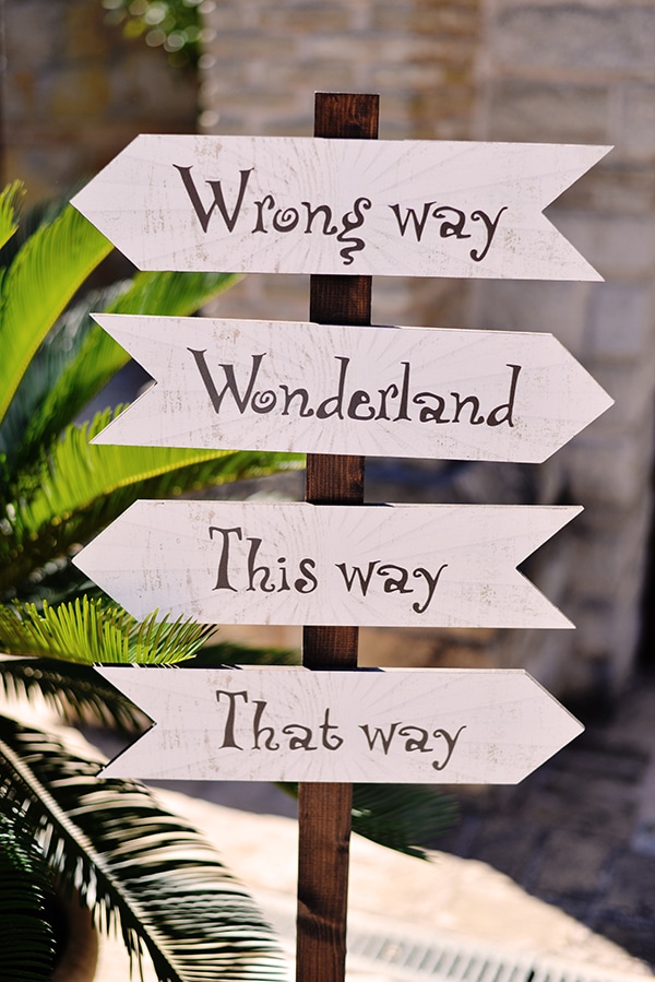 fairytale-girl-baptism-ideas-alice-wonderland_01