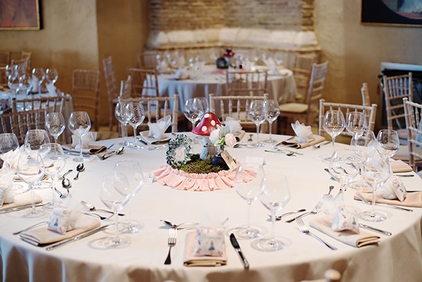 fairytale-girl-baptism-ideas-alice-wonderland_07