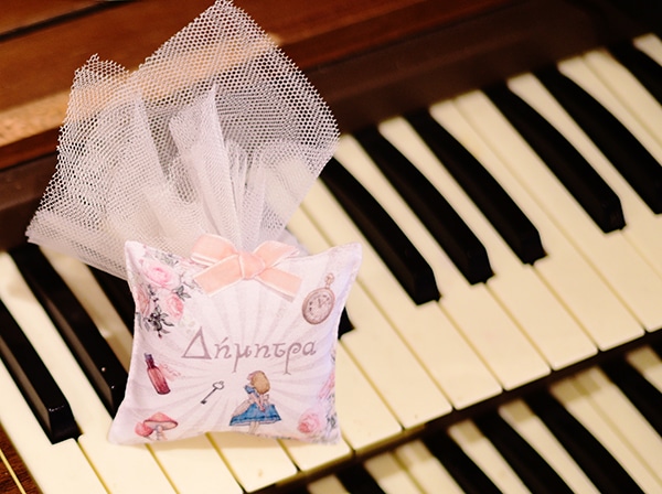 fairytale-girl-baptism-ideas-alice-wonderland_13