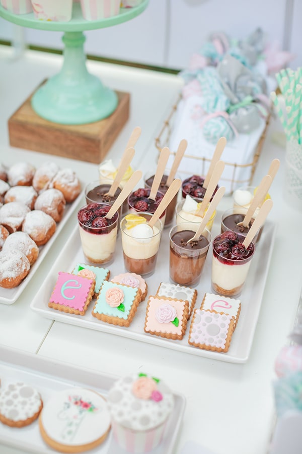 romantic-chic-baptism-giraffe-theme_19