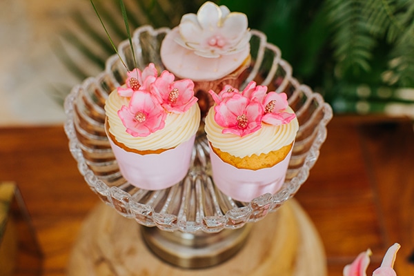 dreamy-girly-baptism-vivid-colors-tropical-details_14