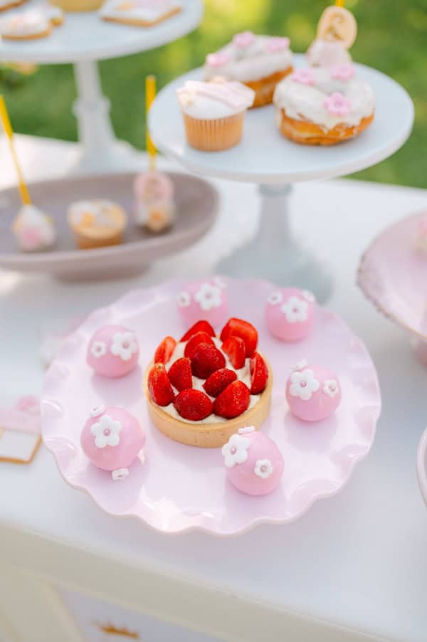 Decoration Ideas Girl Baptism Swan Theme Swan