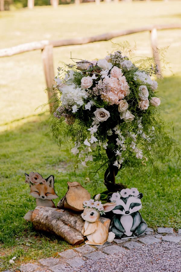 Lovely Decoration Ideas Girl Baptism Enchanted Forest Theme