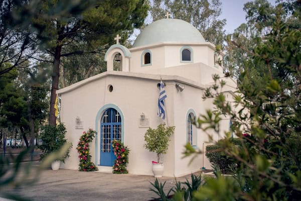 Romantic Wedding With Bright Colors And Wildflowers