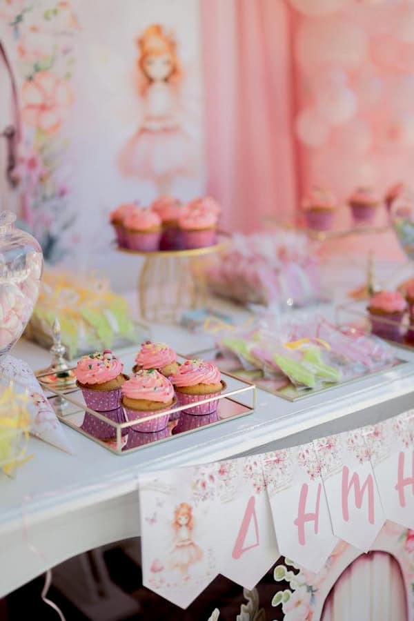 Decoration Ideas For Romantic Fairy Garden Baptism