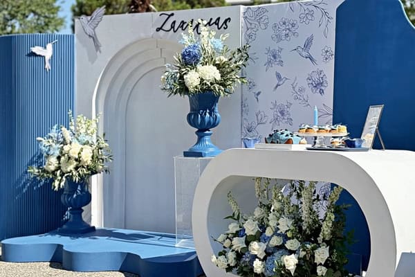 Ιδέες για αγορίστικη βάπτιση σε μπλε και λευκό με θέμα το κολύμπρι