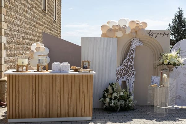 Ιδέες για βάπτιση με θέμα το σαφάρι σε chic neutral αποχρώσεις
