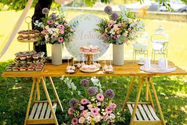 Ιδέες για βάπτιση με floral theme σε απαλές παστέλ αποχρώσεις